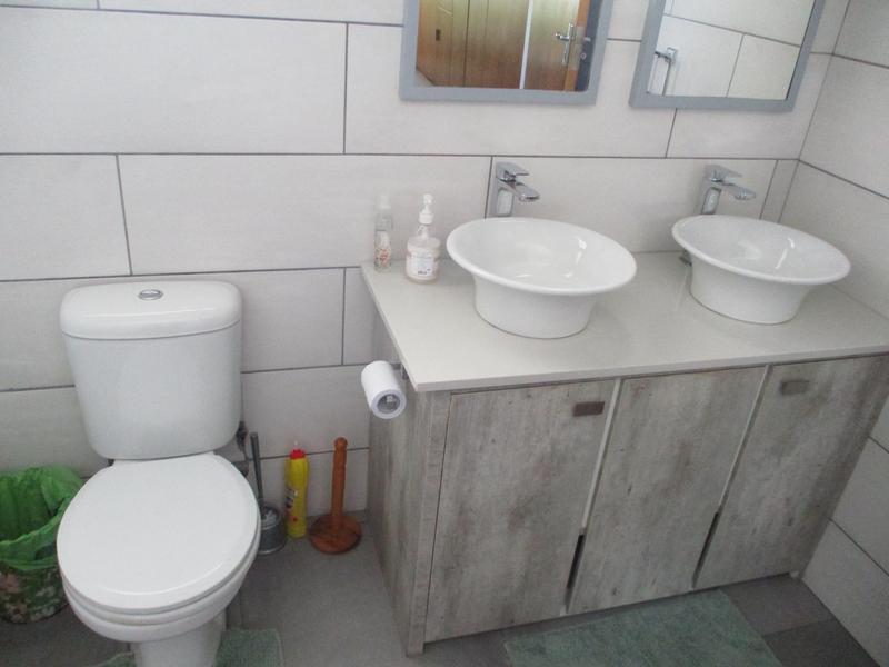4 Bedroom Property for Sale in Heuwelsig Free State
